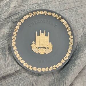 Limited Edition Wedgwood, England Christmas Plate 1987